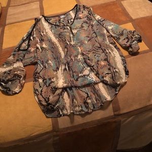 Venus cold shoulder high low top